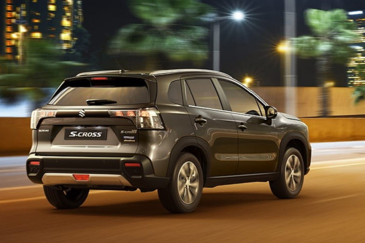 Dù ở phiên bản nào, Suzuki SX4 S-Cross 2022 cũng dùng động cơ xăng 4 xi-lanh, tăng áp, dung tích 1.4L, sản sinh công suất tối đa 127 mã lực. Động cơ có sự hỗ trợ của hệ thống mild hybrid 48 V nhằm giảm lượng xăng tiêu thụ. Đây là hệ truyền động hiện cũng được dùng cho Suzuki Ignis và Swift ở châu Âu.