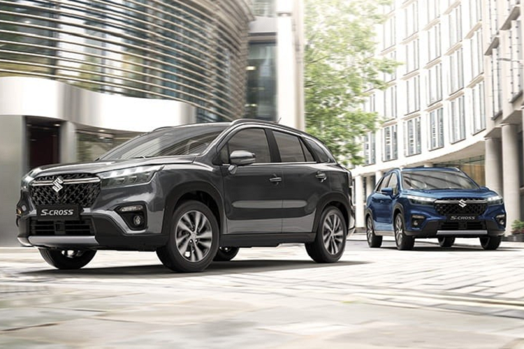 Không chỉ đẹp mã hơn, Suzuki SX4 S-Cross 2022 còn có những trang bị an toàn đầy đủ hơn với hệ thống kiểm soát hành trình thích ứng, cảm biến đỗ xe trước/sau, cảnh báo chệch làn đường, nhận diện biển báo giao thông và phát hiện điểm mù.