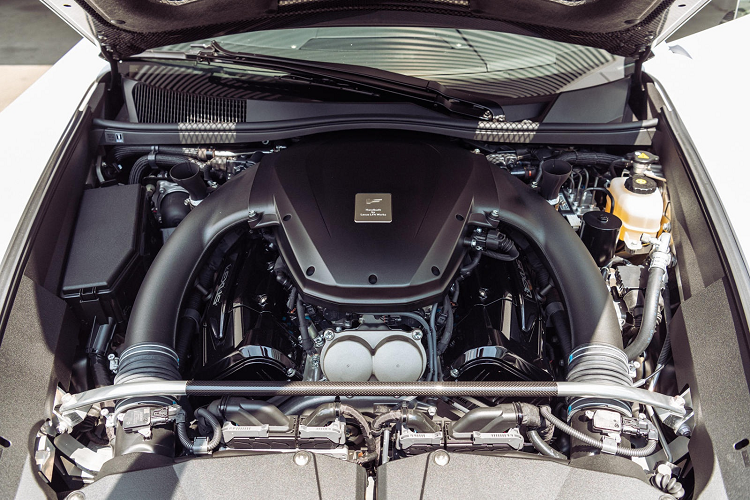 Lexus LFA được trang bị động cơ V10 4.8L hút khí tự nhiên, công suất 553 mã lực và mô-men xoắn 480 Nm. Sức mạnh được truyền tới bánh sau thông qua hộp số tự động 7 cấp, lẫy chuyển số sau vô lăng.