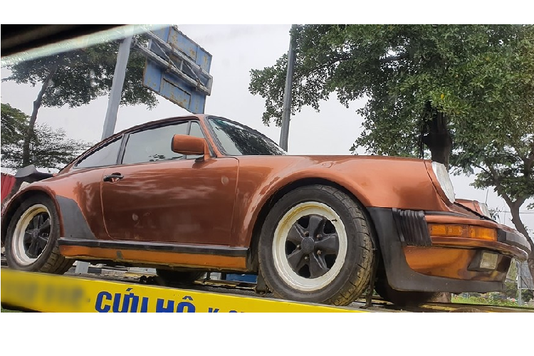 Hiện chưa rõ trong lần có mặt tại Sài thành này, chiếc xe Porsche 930 Turbo cổ điển đã tìm thấy người mua mới hay được một người nào đó mua lại và tìm khách. Trước đó, 1 người chuyên mua bán siêu xe và các mẫu xe độc tại Việt Nam từng chia sẻ hình ảnh cũng như video về chiếc xe Porsche 930 Turbo mình mới mua lại nhưng không tiết lộ rõ màu sơn của mẫu xe thể thao này là gì.