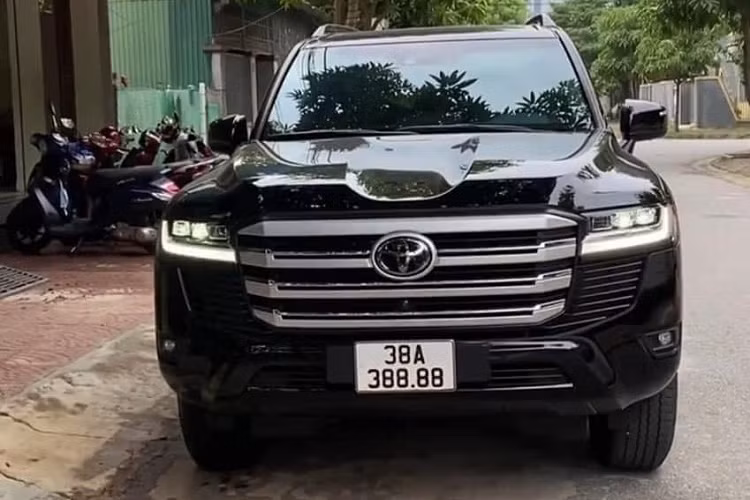 Toyota Land Cruiser 2022 hon 4 ty tai Ha Tinh trung bien 