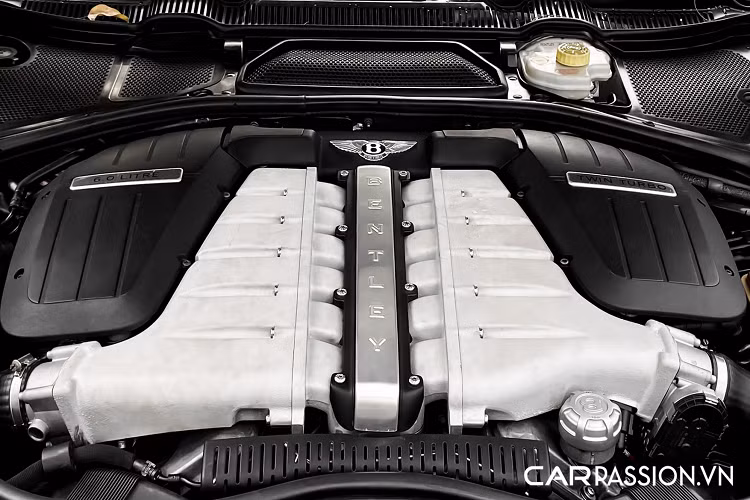 Chiếc coupe hạng sang sử dụng bộ mâm 7 chấu đường kính 20 inch có thiết kế đầy tinh xảo. Ngoài phần đầu xe, phiên bản nâng cấp của Hamann còn đem đến những sự thay đổi khá lớn ở khu vực phía sau. Đuôi xe vốn mềm mại giờ đây đã trở nên hung dữ hơn nhờ phần cản mới với các khe thoát khí ở vè sau và bộ khuếch tán khí động học. Một cánh gió cỡ lớn cũng được bắt cố định vào cốp sau để hoàn thiện diện mạo tổng thể của bản độ này. Hệ thống ống xả thể thao trên Continental GT bao gồm hai chụp xả kim loại hình oval.