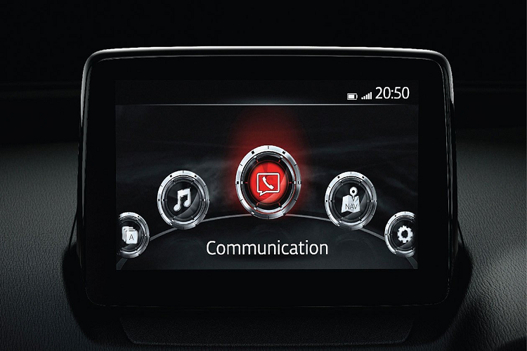 Hệ thống giải trí gồm màn hình cảm ứng 7 inch, hỗ trợ kết nối Mazda Connect, tương thích Apple CarPlay và Android Auto. Tất cả phiên bản của Mazda2 đều có camera lùi.