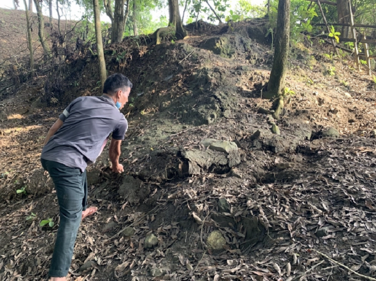 Công ty Apatit Việt Nam đổ thải ẩu, đẩy dân ra đường Cong ty Apatit Viet Nam do thai au, day dan ra duong