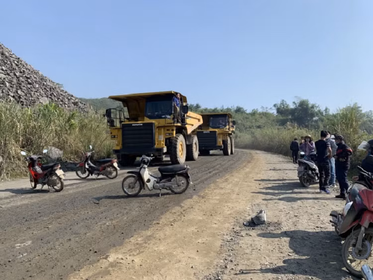 Cong ty Apatit Viet Nam do thai au, day dan ra duong-Hinh-2