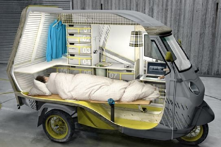 Thông thường, các mẫu xe nhà di động - motorhome hay RV truyền thống luôn có kích thước tương đối lớn, thậm chí càng lớn càng tốt để có không gian thật tiện nghi cho nhiều người sinh sống giống như một căn nhà. 