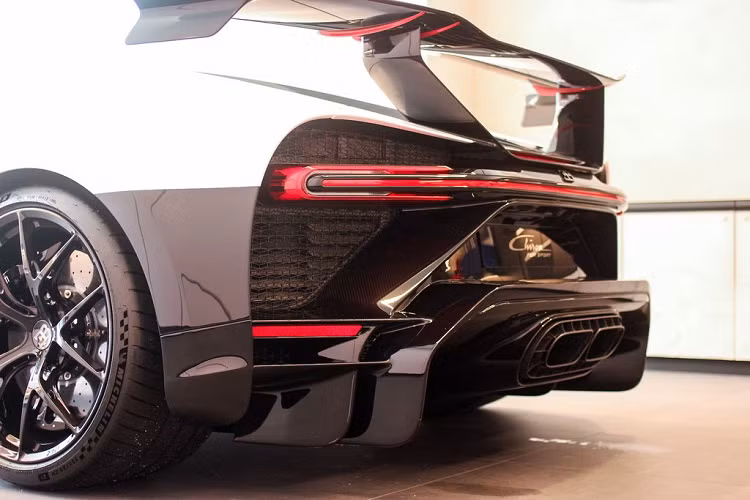 Cụ thể, vòng tua máy tối đa của bản Pur Sport đã được tăng thêm 200 vòng/phút và đạt mức cực đại 6.900 vòng/phút. Kết hợp với đó còn là hộp số mới cho tỉ số sang số gần nhau hơn 15%.