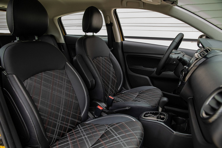 Về mặt an toàn, tất cả mẫu xe đều được trang bị tiêu chuẩn phanh khẩn cấp tự động, cảnh báo chệch làn đường, đèn gầm tự động. Cả 2 mẫu Mirage hatchback và sedan đều có 7 túi khí và hệ thống kiểm soát ổn định thân xe.