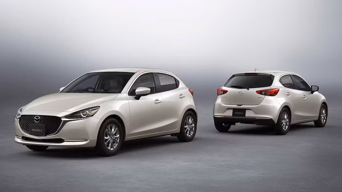 Mới đây, hãng Mazda đã giới thiệu phiên bản 2021 của dòng xe cỡ B Mazda2 tại thị trường Nhật Bản. Ở lần nâng cấp này, Mazda2 2021 mới chẳng những thay đổi về trang bị mà còn được bổ sung cả động cơ tiết kiệm xăng hơn. Bên cạnh đó là phiên bản đặc biệt mới mang tên Sunlit Citrus, lấy cảm hứng từ "một chuyến đi về miền Nam đầy nắng gió".