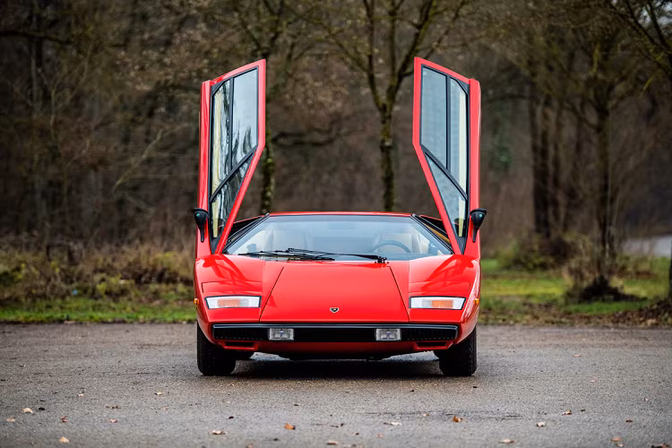 “Đây là một kết quả hài lòng và không có gì là bất ngờ, khi nó đã được coi là một xu thế rõ ràng”, ông Paolo Gabrielli, người đứng đầu bộ phận hậu mãi của Automobili Lamborghini cho biết. “Những chiếc Lamborghini biểu tượng này đã trở nên thú vị hơn với những nhà sưu tầm xe lớn trên thế giới, những người luôn tìm kiếm sự nguyên bản tuyệt vời trên những mẫu xe của họ.