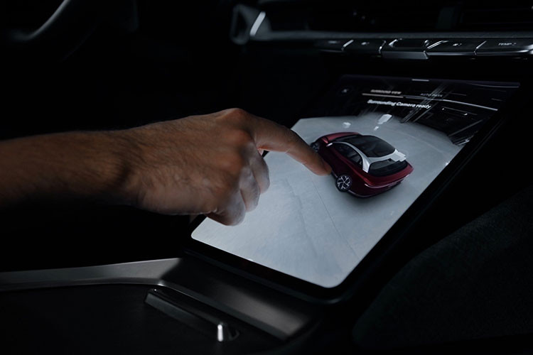 Trong trường hợp không có bất kỳ phản ứng nào từ phía người lái, Highway Pilot sẽ kích hoạt phanh khẩn cấp, đèn cảnh báo nguy hiểm và mở khóa cửa xe để người bên ngoài có thể tiếp cận hành khách ngồi trong xe.