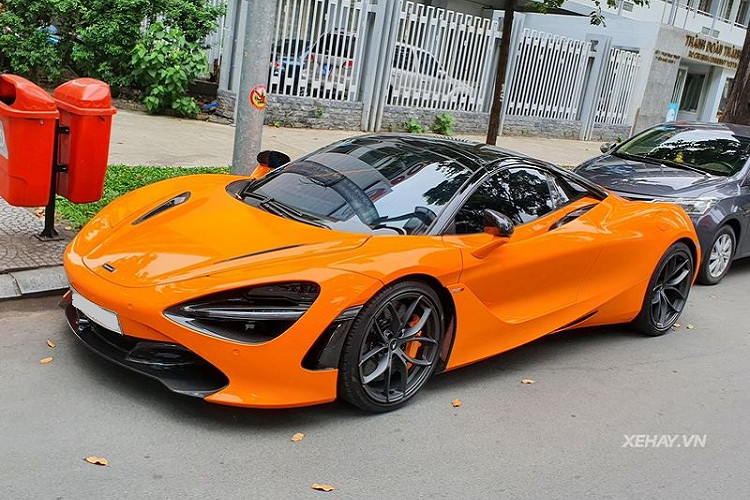 Với sức hấp dẫn của siêu xe McLaren 720S, hiện Việt Nam đã sở hữu tới 14 chiếc 720S gồm 6 chiếc Coupe và 8 chiếc Spider mui trần, trong đó chỉ có 2 chiếc màu cam Ventura Orange. Hiện chưa rõ giá xe McLaren 720S Spider này bán ra bao nhiêu, nhưng một số đại lý tư nhân đã chào bán mẫu xe này với số tiền lên đến hơn 20 tỷ đồng. 