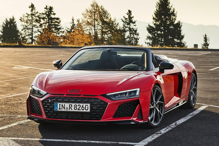 Audi R8 V10 Spyder Performance: Cách đây khoảng 2 tuần, chiếc Audi R8 V10 Performance đời 2021 đầu tiên được mang về Việt Nam. Mới đây, một doanh nghiệp nhập khẩu tư nhân tại TP.HCM vừa đăng tải hình ảnh đặt hàng thành công cho phiên bản mui trần của R8 V10 Performance. Ảnh: NetCarShow.