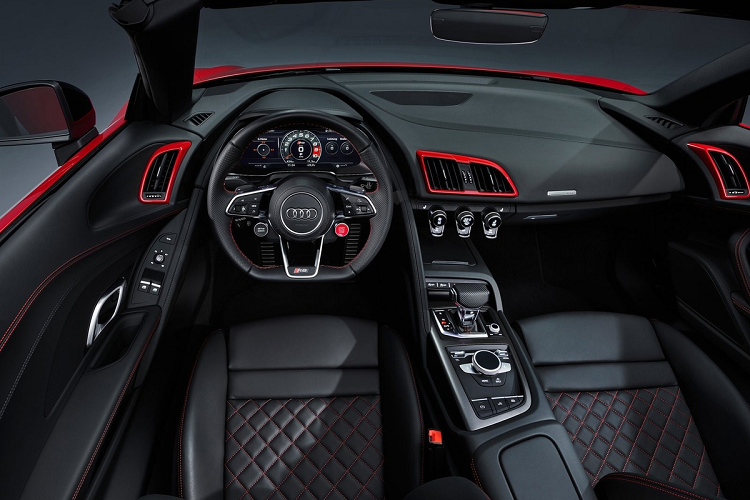 Audi R8 sắp về Việt Nam thuộc phiên bản facelift của thế hệ thứ 2, ra mắt vào năm 2018. Xe được thay đổi đôi chút ở thiết kế, theo ngôn ngữ mới của Audi. Tất cả phiên bản của R8 facelift đều sử dụng động cơ hút khí tự nhiên V10 5.2L. Trong đó, bản Performance mạnh nhất cho ra công suất 611 mã lực, khả năng tăng tốc 0-100 km/h trong 3,2 giây. Ảnh: NetCarShow.