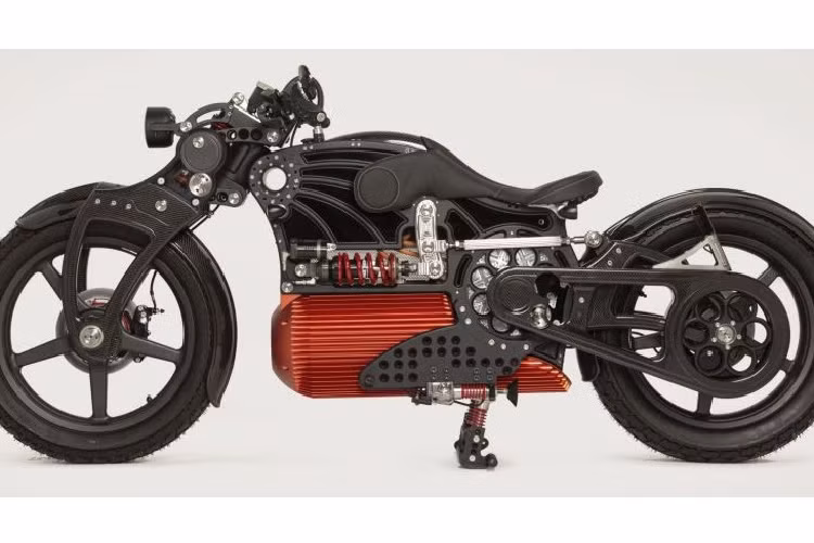 Curtiss cho biết bộ điều khiển dòng điện của chiếc One hoàn toàn có thể được hiệu chỉnh nhờ các nâng cấp phần phềm từ đám mây và hệ thống điều khiển Cascadia Motion PM1000 thông qua Bluetooth hoặc bộ điều khiển từ xa.