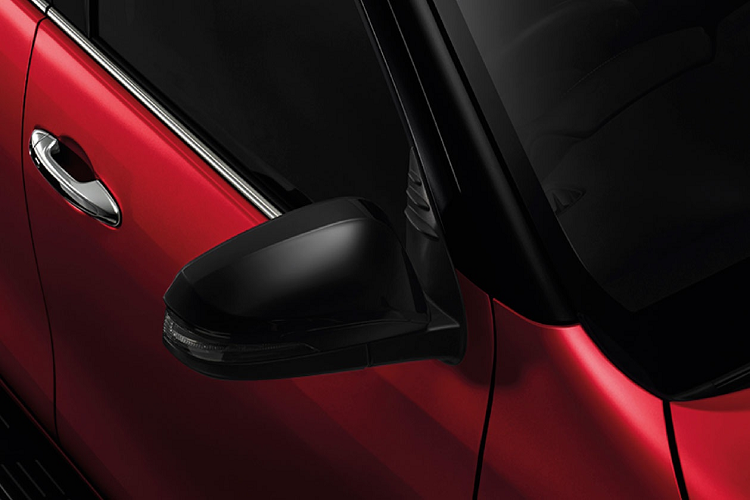 Tại Thái Lan, Toyota Fortuner 2021 có giá 41.700-47.200 USD cho bản tiêu chuẩn và 50.000-58.700 USD cho bản Legender. Với mức giá chỉ hơn 1.500 USD, gói Pride Package II không ảnh hưởng nhiều đến mức giá chung của xe. Tại Việt Nam, Fortuner 2021 có giá từ 995 triệu đồng đến 1,434 tỷ đồng.