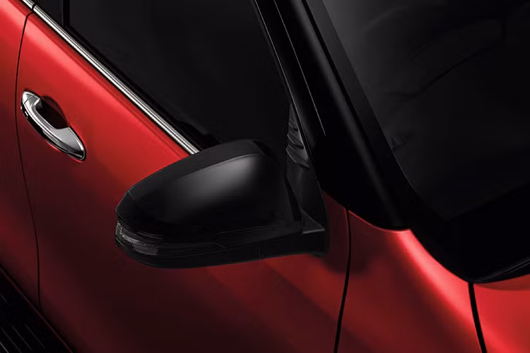 Tại Thái Lan, Toyota Fortuner 2021 có giá 41.700-47.200 USD cho bản tiêu chuẩn và 50.000-58.700 USD cho bản Legender. Với mức giá chỉ hơn 1.500 USD, gói Pride Package II không ảnh hưởng nhiều đến mức giá chung của xe. Tại Việt Nam, Fortuner 2021 có giá từ 995 triệu đồng đến 1,434 tỷ đồng.