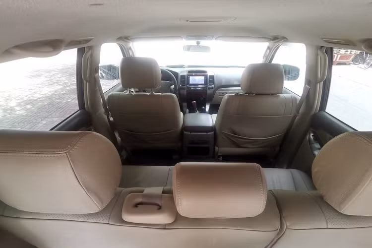 Trên thực tế, những chiếc Land Cruiser Prado đời này, thuộc phiên bản máy dầu 3.0L (mã 1KD-FTV) lại được săn lùng và ưa chuộng hơn vì độ tiết kiệm, tính kinh tế cao hơn bản máy xăng.