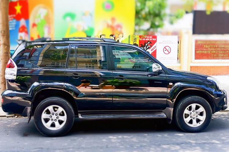 Chiếc Toyota Land Cruiser Prado hơn 600 triệu, máy xăng này là một gợi ý dành cho người yêu xe Land Cruiser Prado, đang cần một chiếc SUV mang đậm “giá trị cốt lõi”, hộp số tự động lái nhàn nhạ, vận hàng đáng tin cậy và đề cao sự thực dụng.