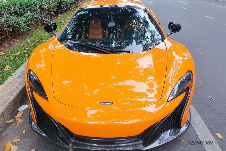 Bộ ống xả này được làm từ thép không gỉ, có thể điều chỉnh được âm thanh thông qua nút bấm. Được biết, chi tiết độ này có giá hơn 115 triệu đồng.