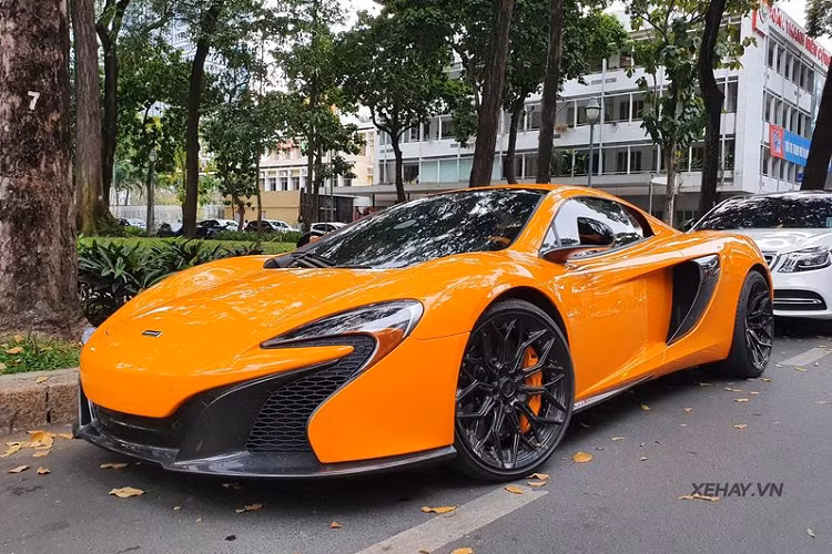 "Trái tim" của McLaren 650S Spider là khối động cơ tăng áp kép V8 3.8L sản sinh công suất tối đa 641 mã lực và mô-men xoắn cực đại 678Nm, đi kèm với hộp số ly hợp kép 7 cấp. Từ đó, 650S Spider có thể tăng tốc từ 0 – 100 km/h chỉ trong 3 giây, trước khi đạt vận tốc tối đa 333 km/h.