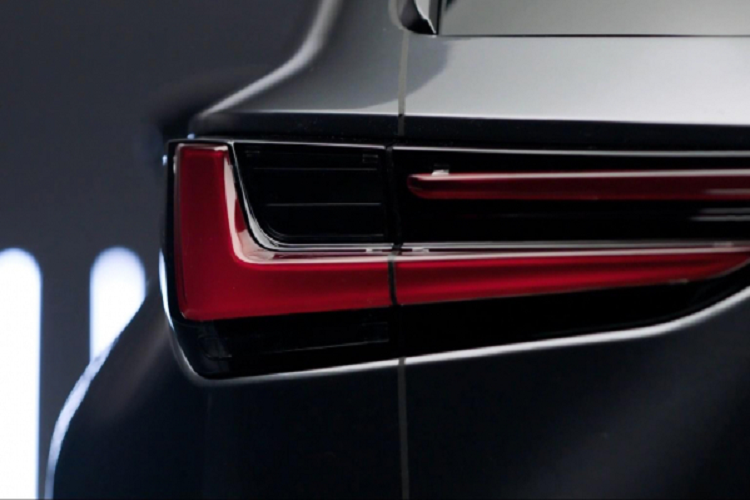 Không phải chờ đợi lâu, Lexus dự kiến sẽ giới thiệu NX 2022 thế hệ thứ hai hoàn toàn mới trong vài tuần tới, trước khi Lexus LX thế hệ mới bắt đầu được bán ra tại thị trường Mỹ vào mùa thu năm nay.