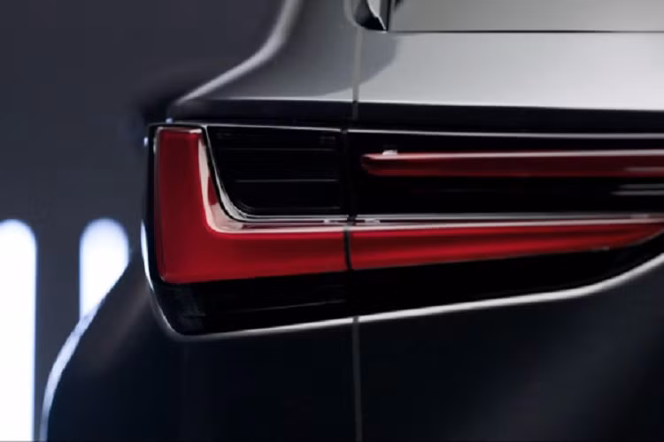 Không phải chờ đợi lâu, Lexus dự kiến sẽ giới thiệu NX 2022 thế hệ thứ hai hoàn toàn mới trong vài tuần tới, trước khi Lexus LX thế hệ mới bắt đầu được bán ra tại thị trường Mỹ vào mùa thu năm nay.