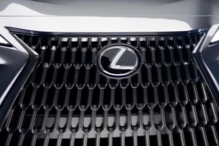 Bước sang thế hệ kế tiếp, Lexus NX 2022 mới sẽ chuyển sang sử dụng nền tảng khung gầm hoàn toàn mới, nền tảng mới của NX không chỉ phù hợp với động cơ xăng thông thường, mà nó còn thích hợp với hệ thống truyền động máy xăng, kết hợp với động cơ điện hỗ trợ cắm sạc (plug-in hybrid) mới. Hiện tại, Lexus vẫn chưa hé lộ các lựa chọn động cơ, hệ truyền động bao gồm cả hộp số của Lexus NX thế hệ mới.