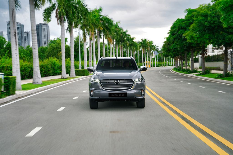 Đây cũng là mẫu xe bán tải hiếm hoi trong phân khúc trang bị hệ thống âm thành vòm Surround Sound 8 loa mới chất âm chân thực, mang lại trải nghiệm tinh tế cho khách hàng khi tận hưởng những giai điệu sống động trên hành trình.