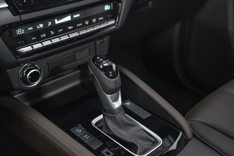 Không như những mẫu xe bán tải thiết kế chủ yếu cho nhu cầu chở hàng, All New Mazda BT-50 là sự kết hợp lý tưởng giữa không gian rộng rãi, thoải mái của dòng bán tải, cùng những tiện nghi hữu dụng của một chiếc SUV du lịch.