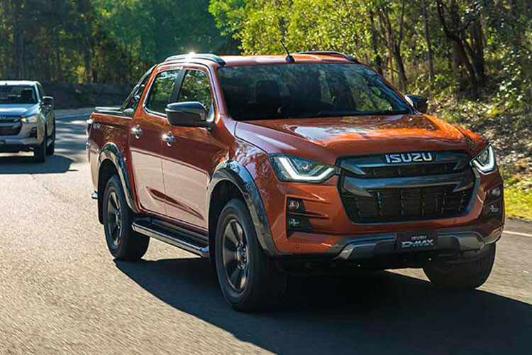 Theo một số thông tin rò rỉ, tất cả các phiên bản Isuzu D-Max 2021 tại Việt Nam gồm LS 1.9 MT 4x2, LS 1.9 AT 4x2 và 1.9 AT 4x4 Type Z đều sử dụng động cơ dầu diesel 1.9L sản sinh công suất 148 mã lực và mô-men xoắn cực đại 350Nm. Trong đó, LS 1.9 MT 4x2 được trang bị hộp số sàn và hai bản còn lại dùng số tự động.