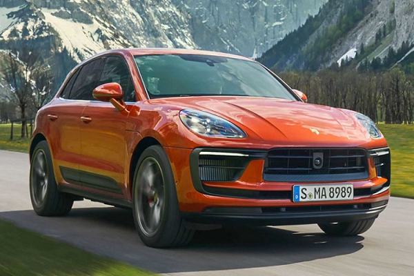 Điểm đáng chú ý của Porsche Macan 2022 mới là sự vắng mặt của biến thể Turbo, thay vào đó là Macan GTS giờ đây nắm giữ vai trò đầu bảng trong dòng sản phẩm. Phiên bản hàng đầu này hiện sử dụng động cơ tăng áp kép V6 2.9L từng có mặt trên biến thể Turbo, sản sinh công suất tối đa 434 mã lực - tăng gần 60 mã lực so với thế hệ tiền nhiệm. 