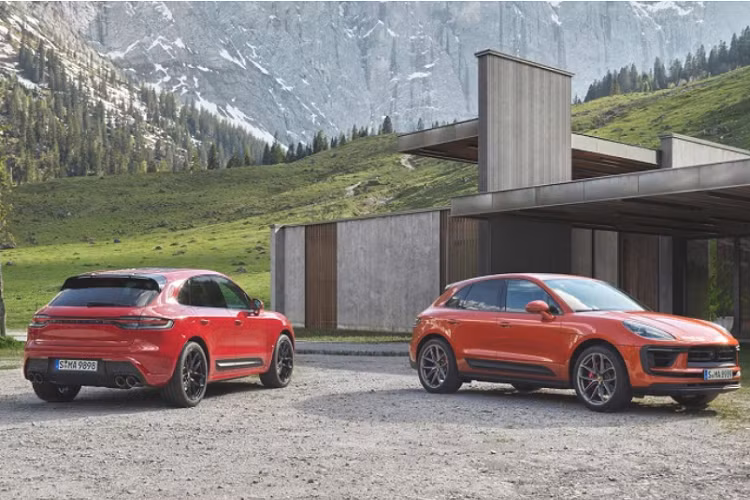 Biến thể Macan S với động cơ tăng áp V6 3.0L mạnh 375 mã lực sẽ thay thế vị trí của GTS ở thế hệ tiền nhiệm. Tất cả các biến thể của Porsche Macan 2022 đều đi kèm hệ dẫn động 4 bánh toàn thời gian và hộp số tự động ly hợp kép 7 cấp PDK quen thuộc. 