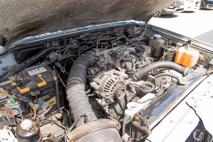 Khi mới ra mắt, Dodge Raider dùng động cơ Astron nạp khí tự nhiên 4 xy-lanh 2.6L công suất 109 mã lực. Sau đó, xe có thêm phiên bản động cơ Cyclone V6 công suất 143 mã lực. Đây đều là những động cơ được trang bị trên Mitsubishi Pajero thế hệ đầu tiên.