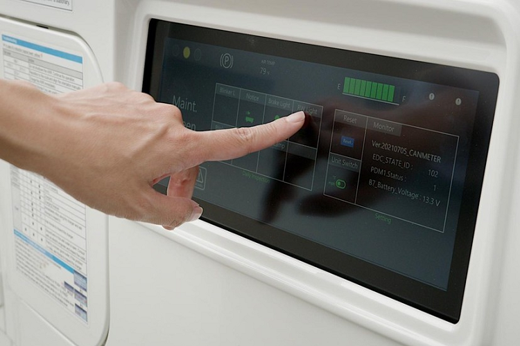 Đối với bài thử nghiệm, họ đã lựa chọn một công trường xây dựng năng lượng mặt trời không được tiết lộ, và các chiếc AWV đã được yêu cầu giúp lắp đặt các cấu trúc hỗ trợ cho những tấm pin mặt trời. Mục tiêu của việc này là để kiểm tra “khả năng dừng lại ở những điểm cụ thể dọc theo một lộ trình đã định trước của Honda AWV”.