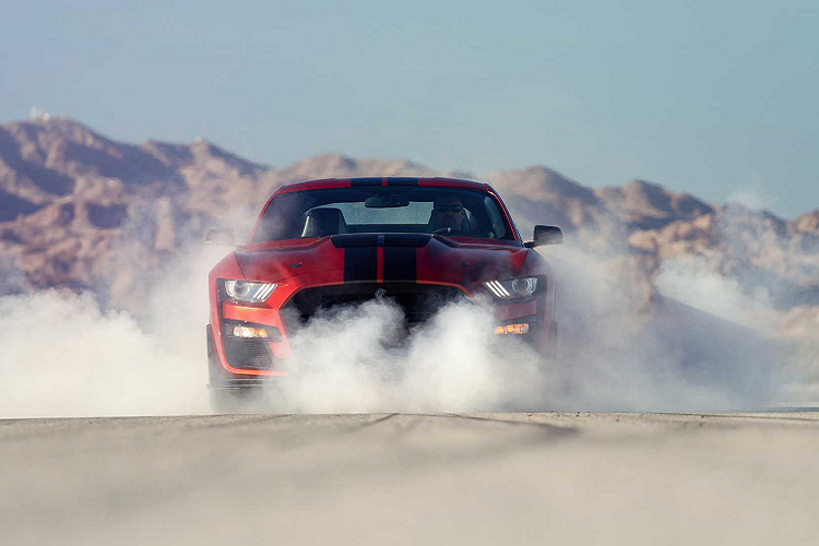 Khách hàng mua xe cũng có thể trang bị những tùy chọn riêng lẻ như sọc thân xe giá 1.000 USD bằng chất liệu vinyl và có giá 10.000 USD nếu được sơn. Mui xe màu đen có giá 695 USD, bảng điều khiển bọc carbon có giá 1.000 USD và ghế Recaro có giá 1.500 USD.