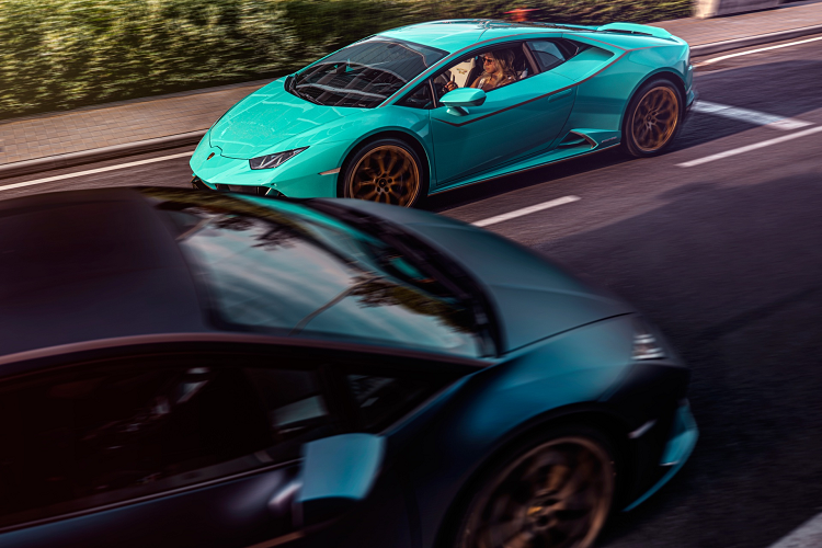 Huracán Evo chia sẻ chung khối động cơ V10 hút khí tự nhiên của Huracán Performanté, sản sinh công suất tối đa 640 mã lực và mô-men xoắn 600 Nm. Xe có khả năng tăng tốc từ 0 lên 97 km/h trong 2,9 giây, 0 lên 200 km/h trong 9 giây, trước khi đạt vận tốc tối đa 325 km/h. Giá xe Lamborghini Huracán Evo 2021 công bố 261.274 USD tại Mỹ. Tuy nhiên, phiên bản đặc biệt với số lượng giới hạn tại thị trường Mexico sẽ đắt hơn nhiều so với con số trên.