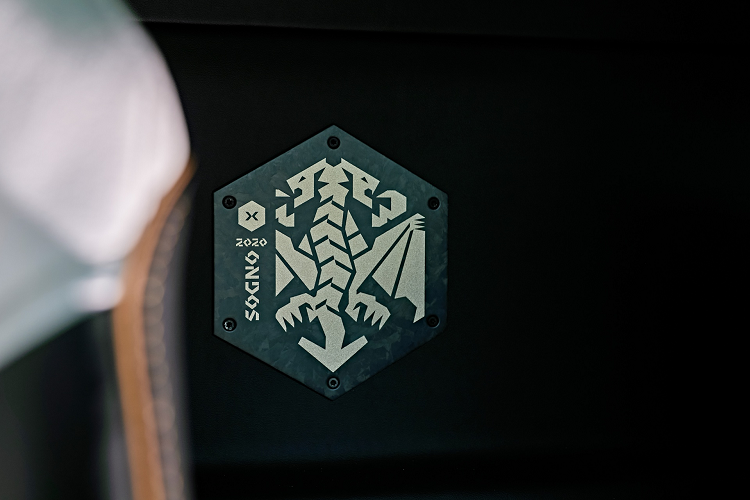 Lamborghini Huracán Evo là phiên bản nâng cấp giữa vòng đời của dòng xe Huracán, được giới thiệu lần đầu tiên vào đầu năm 2019. Ngoại thất của xe có xu hướng mạnh mẽ hơn và được kế thừa từ mẫu xe hiệu suất cao Huracán Performanté. Một số chi tiết của xe khá tương đồng với phiên bản Audi R8 2019. Điểm nổi bật bên trong nội thất xe là màn hình cảm ứng kích thước 8.4 inch với hệ thống giải trí Lamborghini Dinamica Veicolo Integrata, khả năng kết nối Apple Carplay và Android Auto...