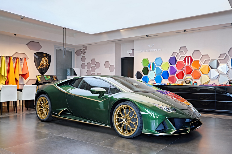 Lamborghini Huracán Evo Edición Vita mới sở hữu màu xanh Verde Ermes, vốn đại diện cho sự sống của các sinh vật trên Trái Đất.