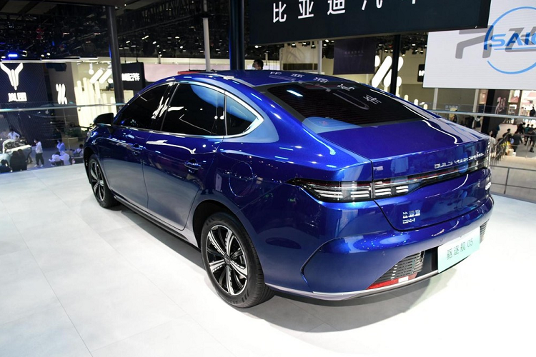 Con số này có vẻ yếu, nhưng vì là hệ thống plug-in hybrid, nên nó hứa hẹn sẽ mang lại khả năng tiết kiệm nhiên liệu tốt hơn xe chạy xăng/dầu truyền thống.