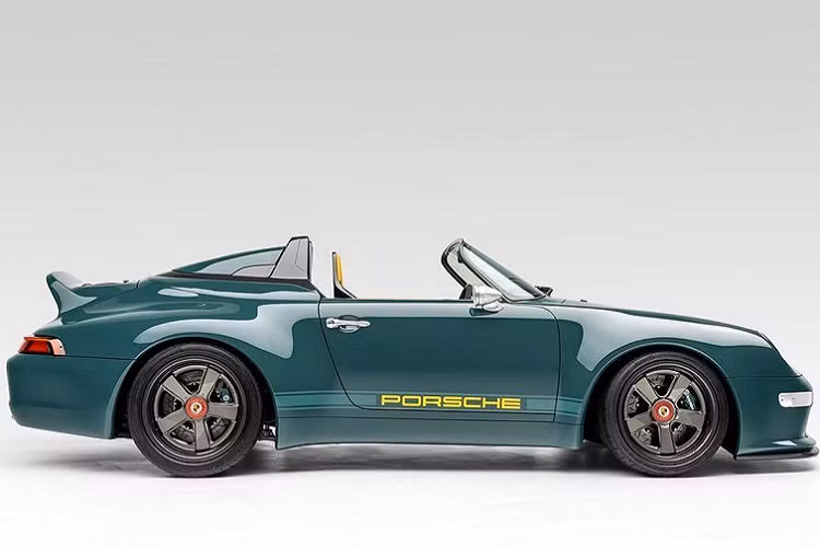 Nhằm gia cố khung xe, Gunther Werks đã bổ sung thêm các chi tiết gia cố ở sau ghế ngồi. Phần ốp nắp sau của xe được thiết kế với hai hốc gió trồi lên ôm lấy ghế ngồi được làm bằng chất liệu carbon. Hai phần nắp này cũng có hộp chứa đồ có thể mở ra tiện lợi.