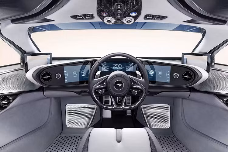 Sức mạnh kể trên cộng với trọng lượng khô chỉ 1.430 kg, McLaren Speedtail có thể tăng tốc từ 0-300 km/h trong thời gian chỉ 12,8 giây.