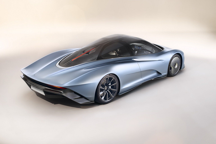 Như vậy, McLaren Speedtail có thời gian tăng tốc nhanh hơn 0,3 giây so với Bugatti Chiron vốn sở hữu công suất tối đa 1.479 mã lực. Ngoài ra, McLaren Speedtail còn có vận tốc tối đa 402 km/h.