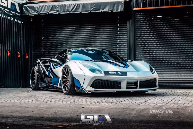 "Trái tim" của siêu phẩm Ferrari 488 GTB độ Liberty Walk trong bài viết là khối động cơ V8 3.9L tăng áp kép quen thuộc, sản sinh ra công suất 661 mã lực và 670 Nm mô-men xoắn.