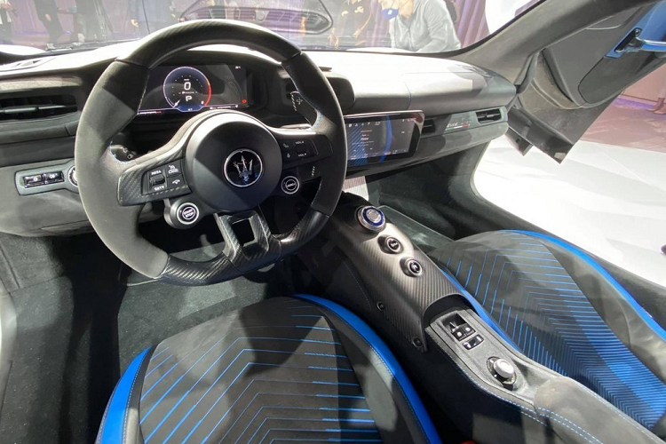 Ngoài chiếc siêu xe Maserati MC20 mới về nước, 1 số công ty nhập khẩu tư nhân cũng cho biết sẽ sớm đón siêu xe thương mại đầu tiên của hãng xe Maserati trong thời gian sắp tới. Mức giá xe Maserati MC20 đầu tiên về Việt Nam không được tiết lộ, chỉ biết rằng, tại 1 số thị trường Đông Nam Á như Malaysia, Singapore hay Thái Lan, siêu xe Maserati MC20 có giá chính hãng từ 15 đến 17 tỷ đồng.