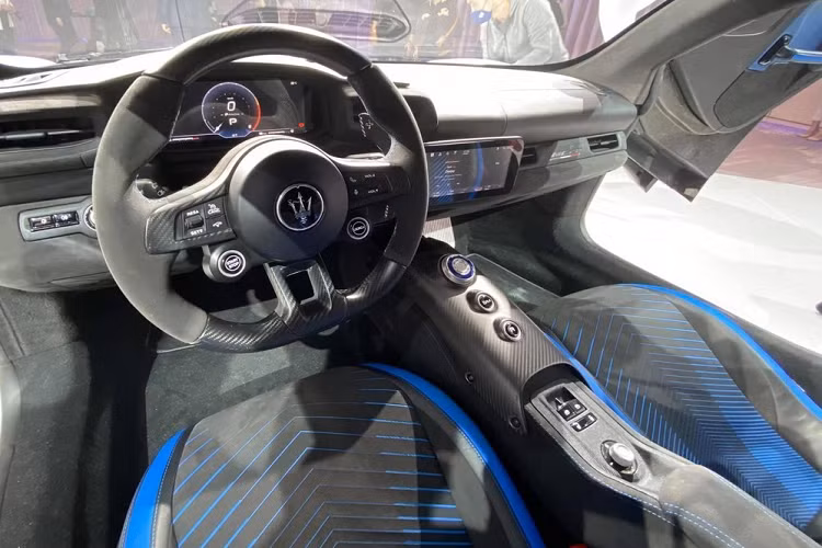 Ngoài chiếc siêu xe Maserati MC20 mới về nước, 1 số công ty nhập khẩu tư nhân cũng cho biết sẽ sớm đón siêu xe thương mại đầu tiên của hãng xe Maserati trong thời gian sắp tới. Mức giá xe Maserati MC20 đầu tiên về Việt Nam không được tiết lộ, chỉ biết rằng, tại 1 số thị trường Đông Nam Á như Malaysia, Singapore hay Thái Lan, siêu xe Maserati MC20 có giá chính hãng từ 15 đến 17 tỷ đồng.