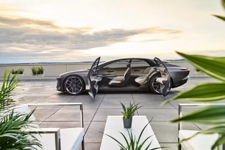 Mặc dù được phát triển dựa trên nền tảng hiện có và được thiết kế nhằm phát triển thế hệ xe mới cho sedan hạng sang Audi A8 trong tương lai, tuy nhiên Grandsphere hiện vẫn đang là mẫu xe ý tưởng, Audi cũng chưa công bố hay khẳng định điều gì từ mẫu xe này.