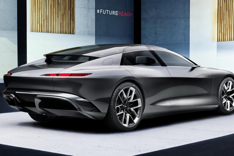 Về kích thước, Audi Grandsphere Concept có kích thước tổng thể ở mức 5.350 mm x 2.000 mm x 1.390 mm, chiều dài cơ sở chưa được công bố nhưng sẽ dài hơn so với mẫu A8 hiện tại. Tuy nhiên ngoại hình của xe phần nào mang vẻ thể thao với kiểu đuôi xe fastback vuốt xuôi xuống khá đẹp mắt. Xe sở hữu thiết kế cửa tự sát tiện lại và không có cột B. Tương tự như bản Concept Skysphere trước đó, Grandsphere được trang bị bộ lazăng 23 inch gợi nhớ đến mẫu Audi Avus Concept của những năm 90.