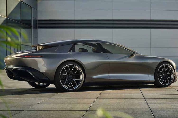 Cung cấp năng lượng vận hành Grandsphere là bộ pin 120 kWh, tương thích với hệ thống sạc nhanh 270 kW nhờ vào công nghệ sạc 800V từ chiếc e-tron GT. Đồng nghĩa rằng thời gian sạc từ 5 - 80% cho bộ pin này chỉ mất 25 phút. Tùy thuộc vào cách lái của tài xế mà Audi Grandsphere có thể vận hành 750 km sau mỗi lần sạc.