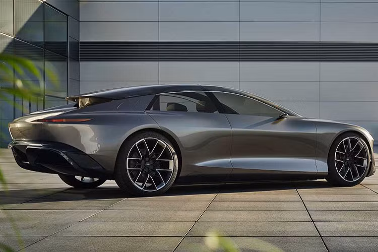 Cung cấp năng lượng vận hành Grandsphere là bộ pin 120 kWh, tương thích với hệ thống sạc nhanh 270 kW nhờ vào công nghệ sạc 800V từ chiếc e-tron GT. Đồng nghĩa rằng thời gian sạc từ 5 - 80% cho bộ pin này chỉ mất 25 phút. Tùy thuộc vào cách lái của tài xế mà Audi Grandsphere có thể vận hành 750 km sau mỗi lần sạc.